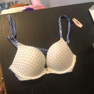 Victoria Secret Plunge Bra size 32B